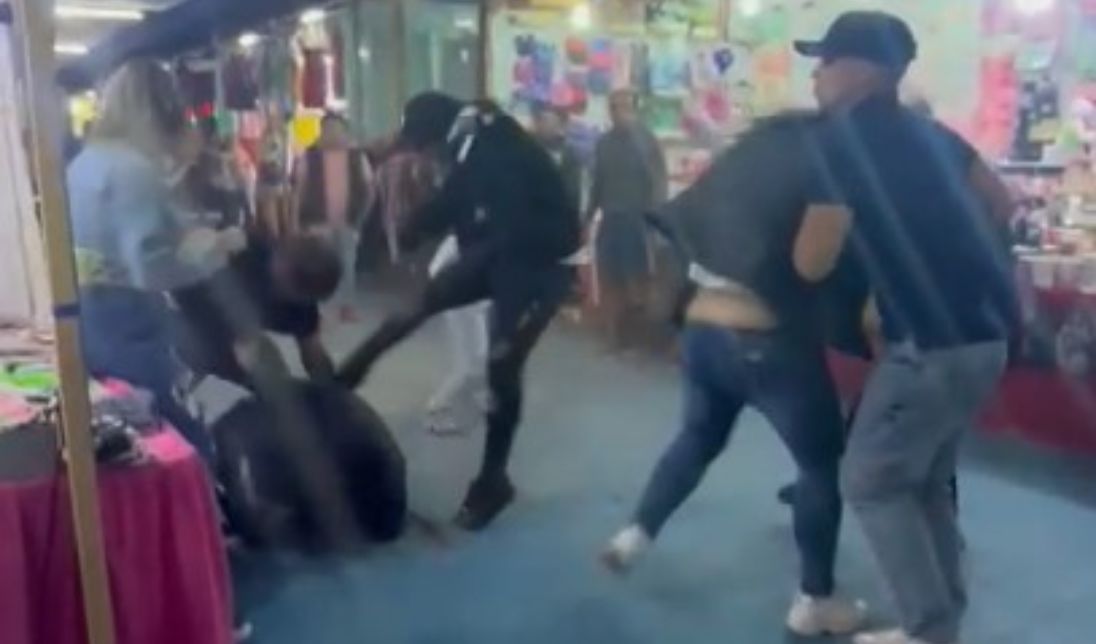 VIDEO Violenta pelea fue captada en feria navideña de Antofagasta