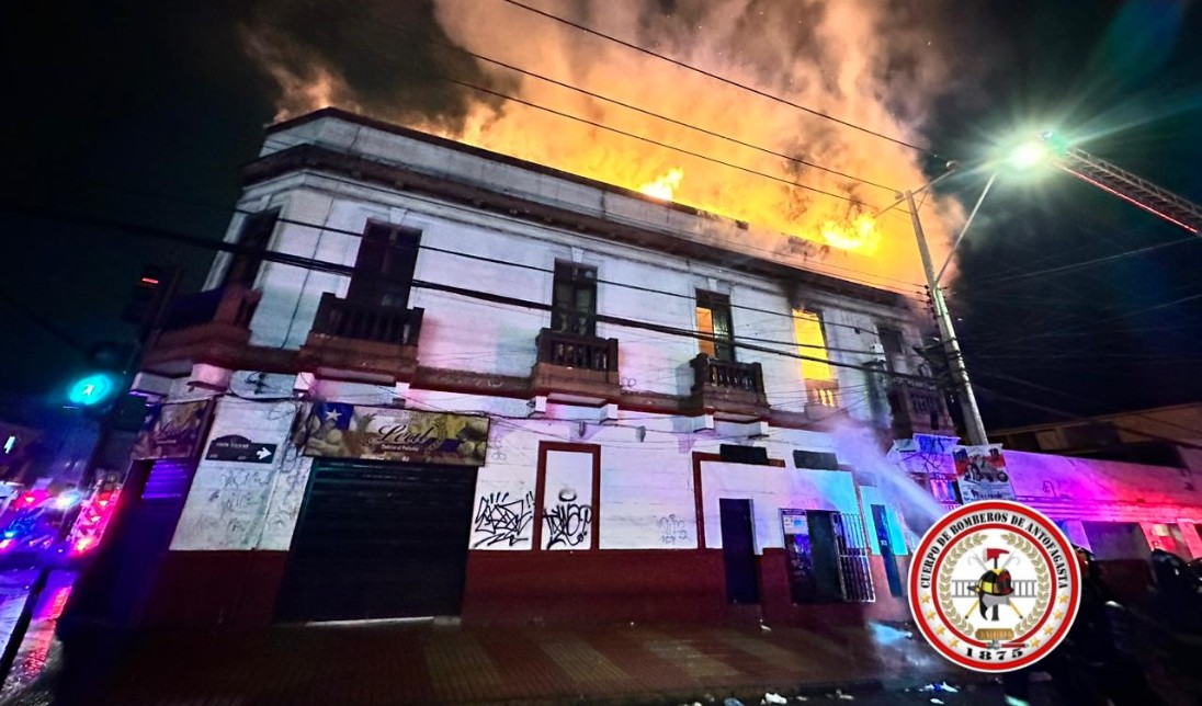 Incendio Consumi Segundo Piso De Casona Antigua En El Centro De